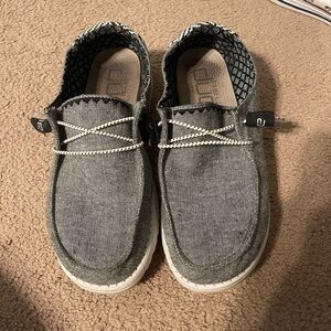 Grey hey dudes